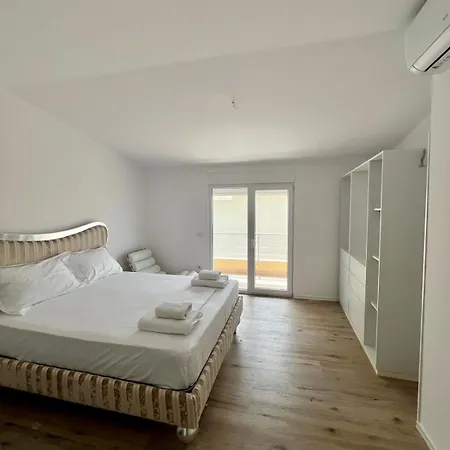 Apartment Front 2br