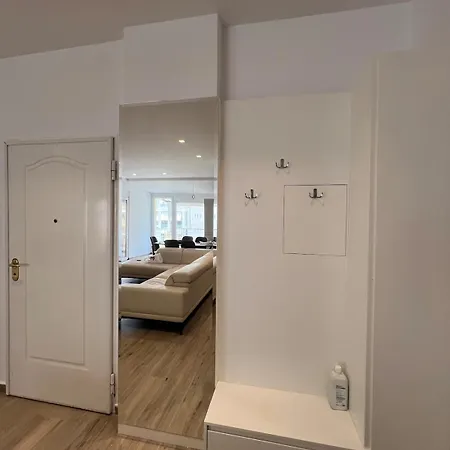 Front 2br Apartment