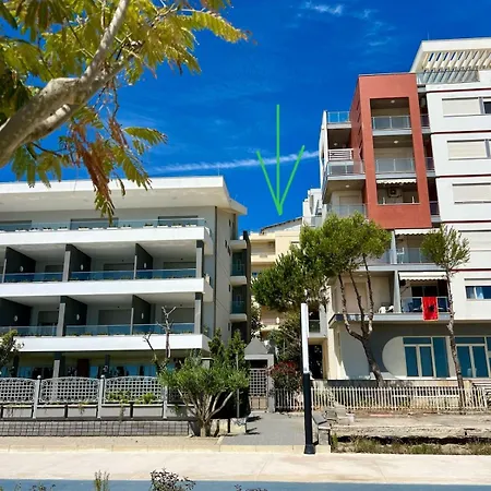 Front 2br Apartment *