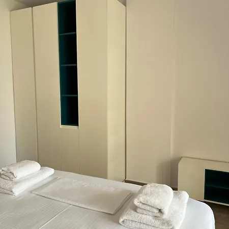 Front 2br Apartment